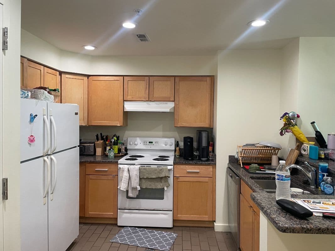 High rise apartment right next to Ross photo 4