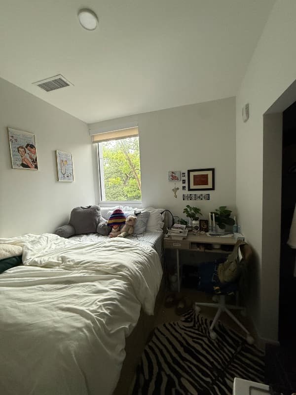 Spacious 1BR on Main St - summer sublet photo 2