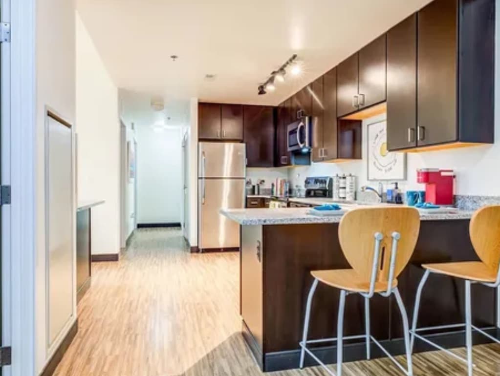 Winter sublease right on South U above Canes photo 3