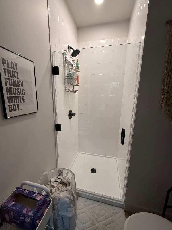 Spacious 1BR on Main St - summer sublet photo 5