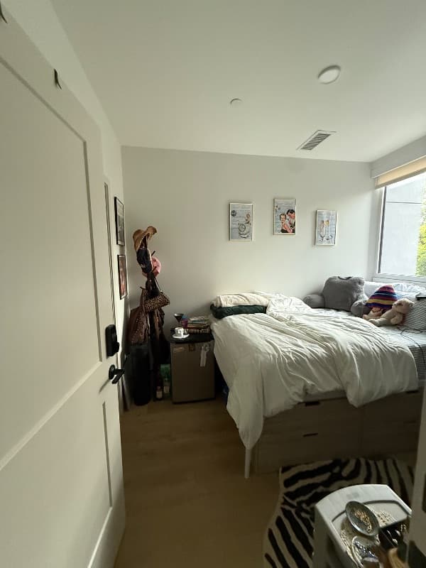 Spacious 1BR on Main St - summer sublet