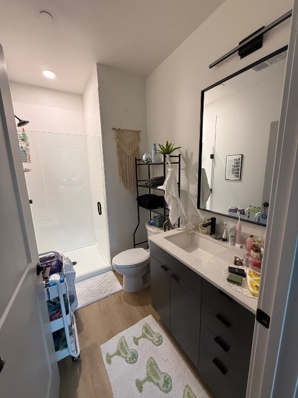 Spacious 1BR on Main St - summer sublet photo 4